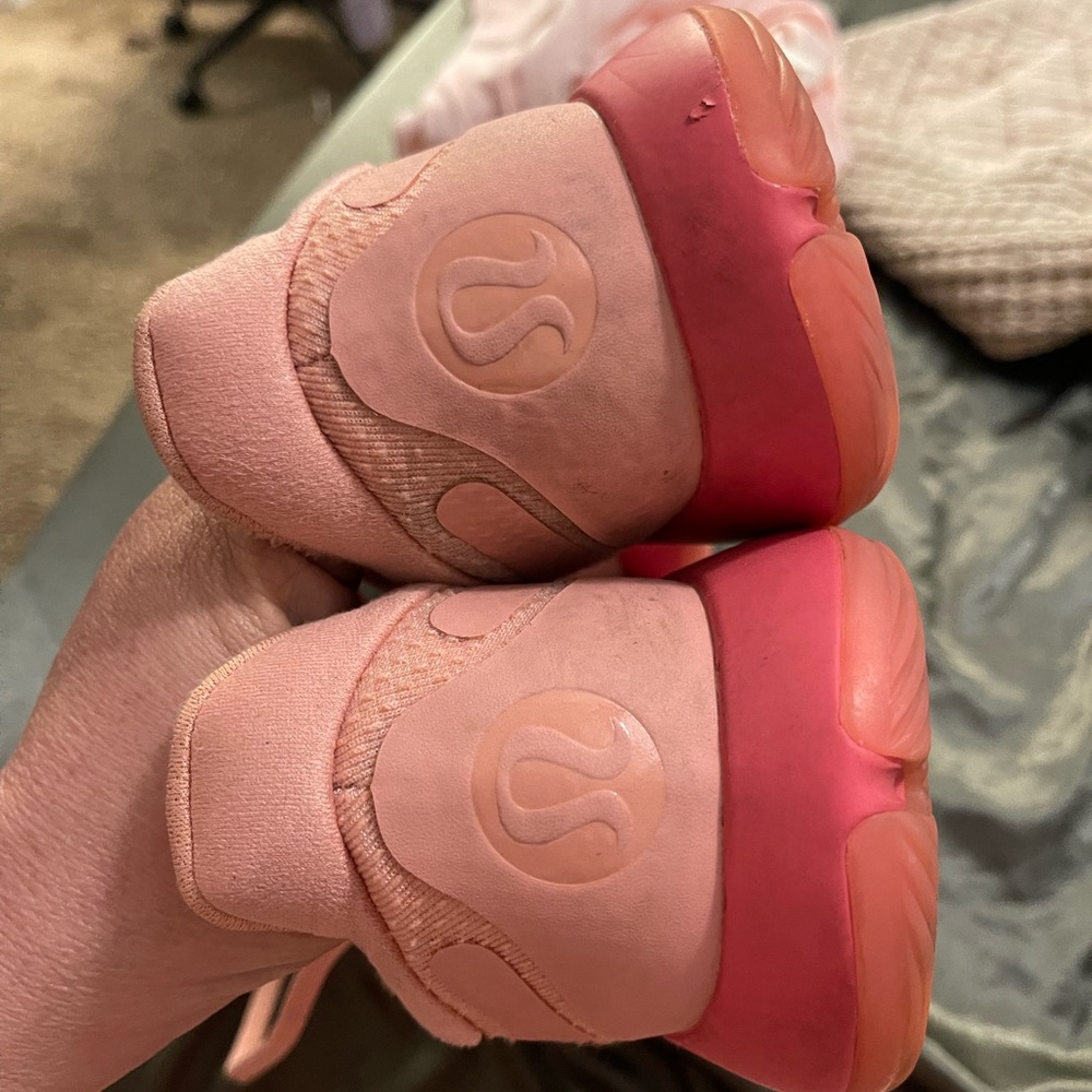lululemon strongfeel shoes size 9
